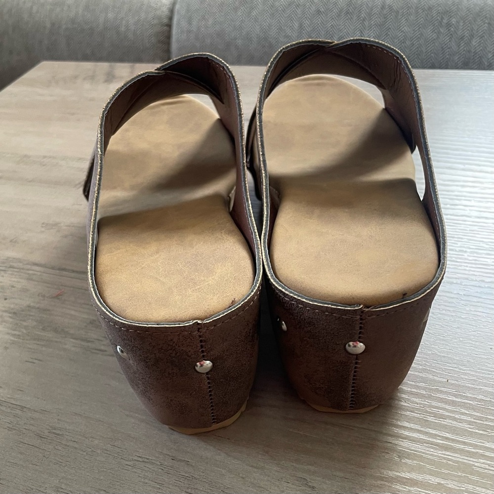 New Platform Wedge Brown Faux Suede Leather Studded Sandals- Price Firm! - Picture 6 of 7